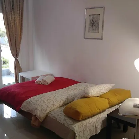 Apartment Hedonist Near The Sea *